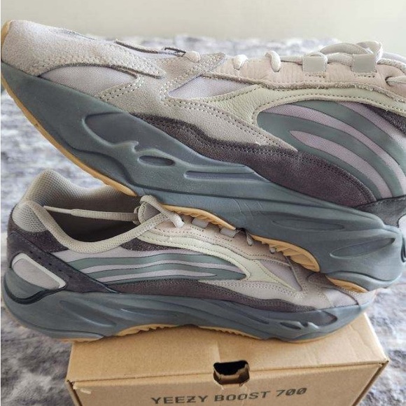 Men’s Yeezy Boost 700 V2 'Tephra' SZ 13 - Picture 4 of 11